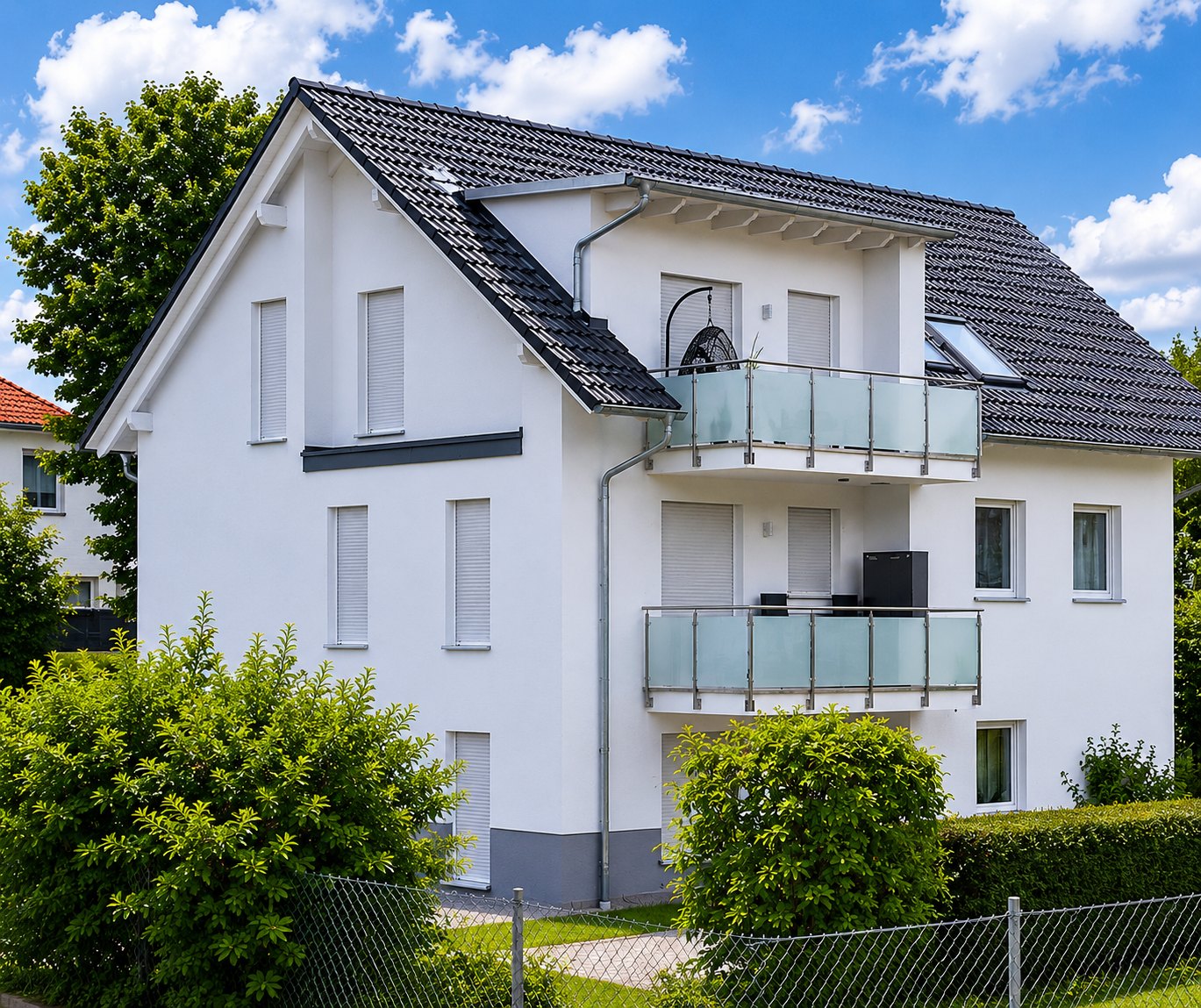 Mehrfamilienhaus A.-J.-Tröster-Straße Butzbach, Neubau mit ausgebautem Dachgeschoss und Balkonen